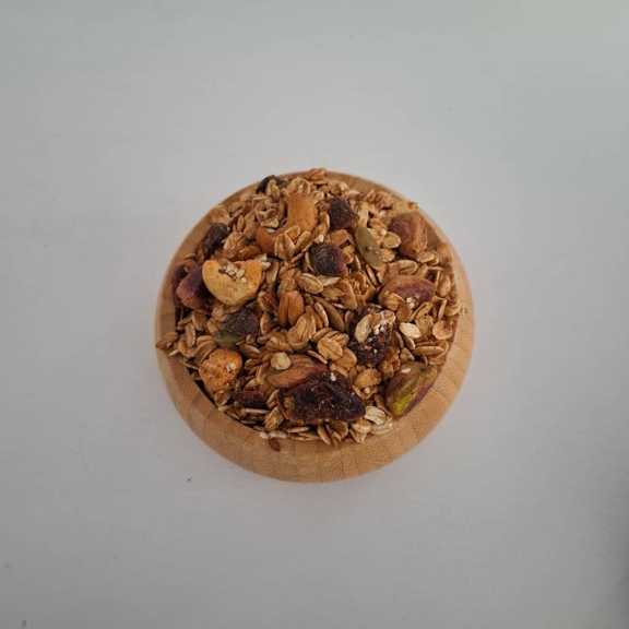 گرانولا برای صبحانه